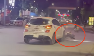 Ô tô kéo lê xe máy bỏ chạy sau tai nạn ở Vĩnh Phúc