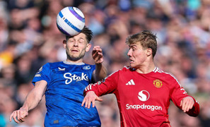 Kết quả Ngoại Hạng Anh: Man Utd may mắn thủ hoà Everton