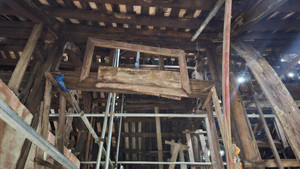 Cảnh đổ nát trong cơ quan khí tượng trăm tuổi của triều Nguyễn