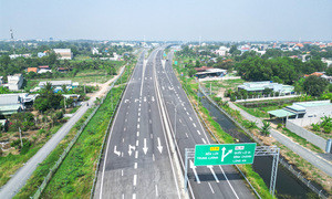 Cận cảnh gần 19 km cao tốc Bến Lức - Long Thành sắp thông xe