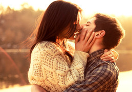 Hôn người vừa uống rượu có bị lây nồng độ cồn?