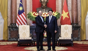 Chủ tịch nước Lương Cường tiếp Thủ tướng Malaysia Anwar Ibrahim