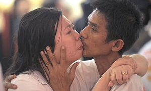 Hơn 46 giờ gian khổ để lập kỷ lục 'nụ hôn dài nhất thế giới'