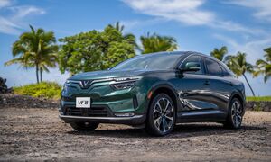 Hãng xe VinFast bất ngờ dừng chính sách thuê pin ô tô, xe máy điện