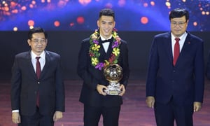 Trực tiếp trao giải Quả bóng vàng Việt Nam 2024: Tiến Linh xếp trên Hoàng Đức
