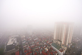 Hà Nội mờ mịt sương từ sáng đến trưa, ô nhiễm không khí thứ 2 thế giới