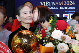 Lời xúc động của nữ cầu thủ đặc biệt nhất giành Quả bóng vàng Việt Nam