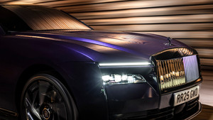 Rolls-Royce Black Badge Spectre có giá bán tại Việt Nam gần 20,6 tỷ đồng