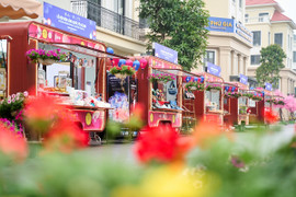 Đón 8/3 với combo quà tặng 'độc, đỉnh' chỉ có tại Lễ hội Ánh sáng phương Đông