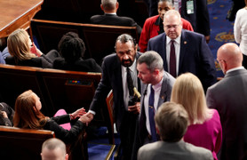 Vì sao nghị sĩ đảng Dân chủ phải ra ngoài khi ông Trump phát biểu?