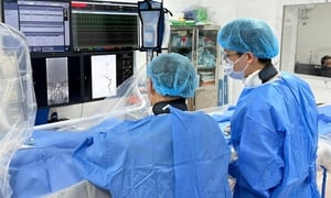 Bé trai 12 tuổi đột quỵ não khi đang học bài