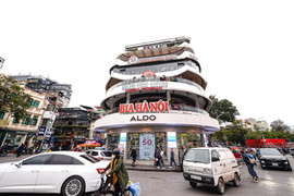 Cận cảnh tòa nhà 'Hàm cá mập' sắp bị phá bỏ để làm không gian ngầm