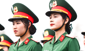 Ngắm những 'bóng hồng' trên thao trường tập luyện diễu binh cho đại lễ 30/4