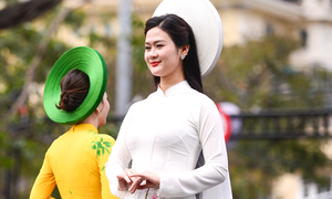 Những 'bông hồng thép' lực lượng Công an Nhân dân thướt tha trong tà áo dài
