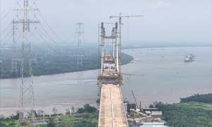 Diện mạo cầu dây văng tĩnh không cao nhất Việt Nam sau gần 2 năm tái khởi công