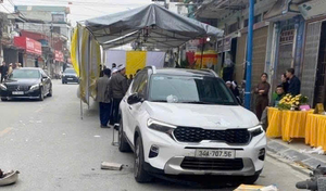 Dân dựng rạp giữa đường gây tai nạn, cán bộ thôn xã cũng cần bị xử lý