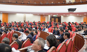 Bộ Chính trị: Tạm dừng bổ nhiệm lãnh đạo đến khi sáp nhập xong tỉnh, bỏ huyện