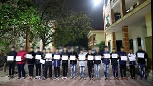 10 thanh niên vô cớ chém đứt gân tay người đi đường ở Bắc Ninh