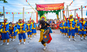 Đặc sắc vẽ mặt trong lễ hội cầu ngư Bình Định: Hồn biển trên mặt người