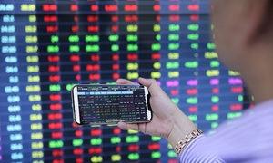 VN-Index tăng phiên thứ 5, cổ phiếu họ Vin và Vietcombank 'gánh' thị trường