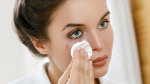 9 điều cần tránh khi tẩy trang nếu không muốn da nhanh lão hóa