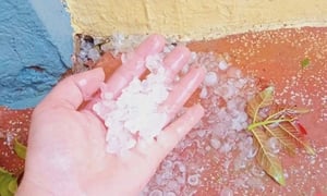 Nhiều nơi xuất hiện mưa đá