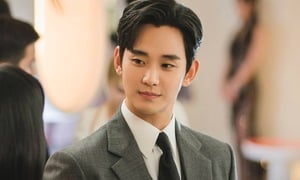 Kim Soo Hyun bị cắt sóng tối đa