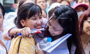Phụ huynh cắn răng chi hàng chục triệu đặt cọc suất vào lớp 10 trường tư