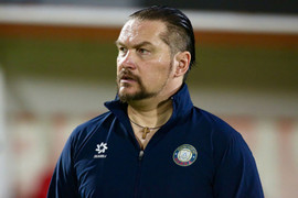 Chia tay CLB Thanh Hóa, HLV Popov được 4 đội săn đón