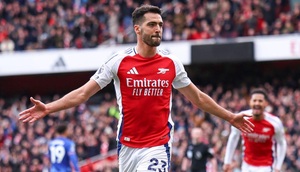 Đánh bại Chelsea, Arsenal vẫn kém xa Liverpool