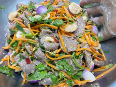 Cách làm gỏi bò cà pháo thơm ngon, lạ miệng