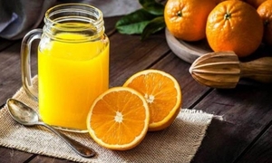 Ai không nên uống nước cam hàng ngày?