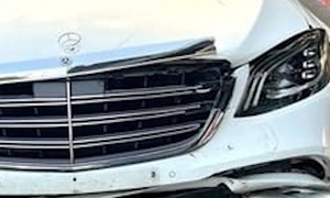 Khoảnh khắc nữ tài xế lái Mercedes tông cả chục xe máy ở ngã tư Thủ Đức