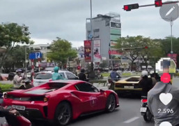 Dàn siêu xe ngang nhiên vượt đèn đỏ ở Đà Nẵng