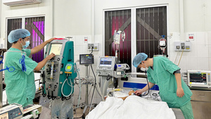 Cứu sống bé 7 tuổi bị viêm cơ tim cấp, sốc tim nặng