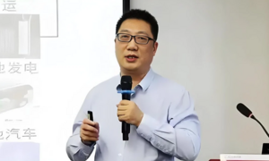 Giáo sư 47 tuổi đột ngột qua đời, lịch trình làm việc gây chú ý