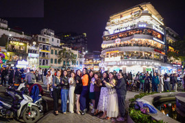 CSGT sẽ xử lý tình trạng tụ tập, đỗ xe trái phép check-in chia tay 'Hàm cá mập'