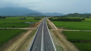 Cận cảnh 70km cao tốc Nha Trang - Vân Phong sắp thông xe
