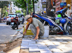 Vỉa hè TP.HCM 'thay áo mới', dân kỳ vọng 'không bị lấn chiếm bán hàng, giữ xe'