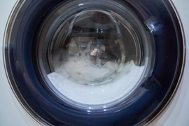 Tên tội phạm tình dục bị bắt vì hình ảnh phản chiếu trên máy giặt