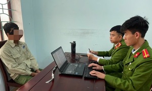 Công an triệu tập người đàn ông đánh đập vợ con trong bữa cơm