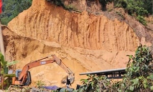 Doanh nghiệp đào đất trái phép để làm đường 23 tỷ 