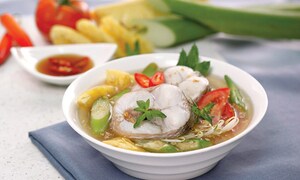 Có cần rán cá trước khi nấu canh?