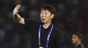 HLV Kim Sang-sik dẫn dắt dàn sao Thái Lan, Việt Nam đối đầu Man Utd