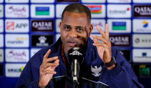 Hành động thiếu chuyên nghiệp, HLV Indonesia phải xin lỗi