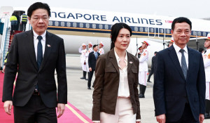 Thủ tướng Singapore tới Hà Nội, bắt đầu thăm chính thức Việt Nam