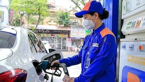 Chiều nay, giá xăng có thể tăng gần 500 đồng/lít