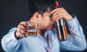 Người nhóm máu O uống bia rượu thường đỏ mặt?