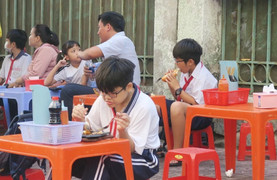 Bộ Y tế cảnh báo nguy cơ nhiễm độc từ 'xiên bẩn'