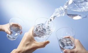 Đột tử vì uống quá nhiều nước trong thời gian ngắn